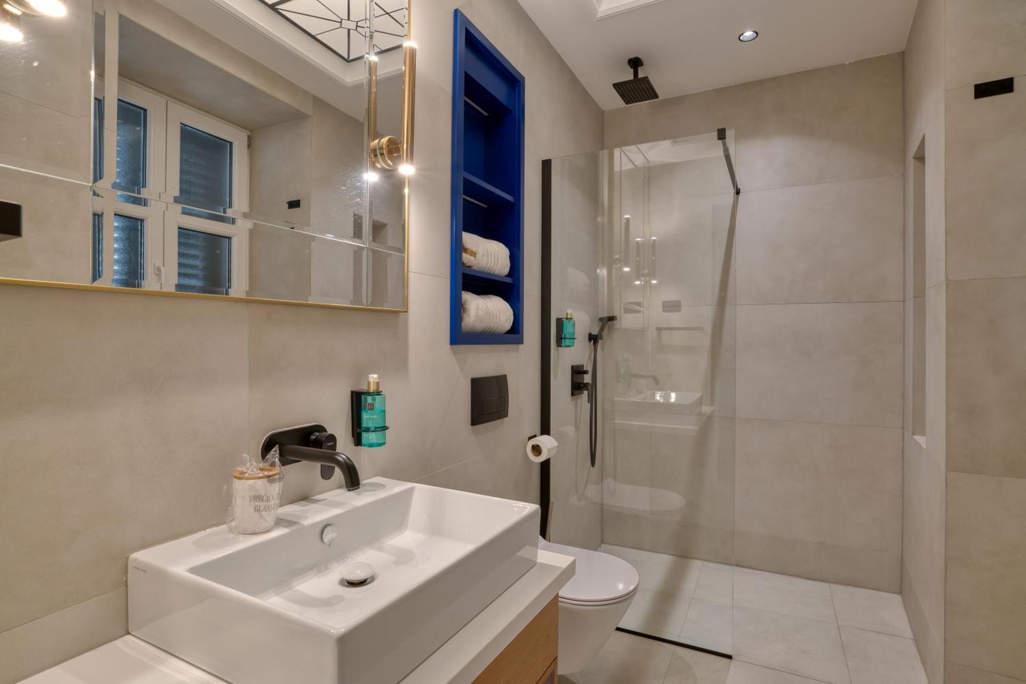 Hive Luxury Suites By Mn Property Kotor Extérieur photo
