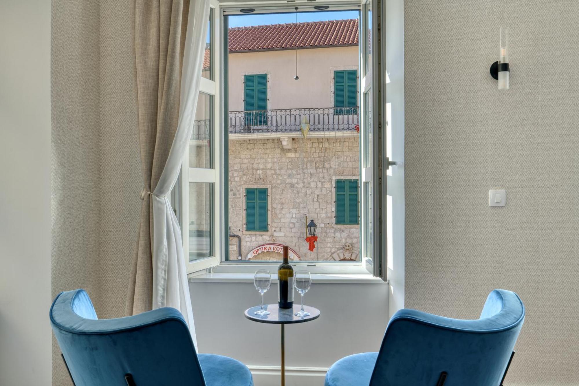 Hive Luxury Suites By Mn Property Kotor Extérieur photo