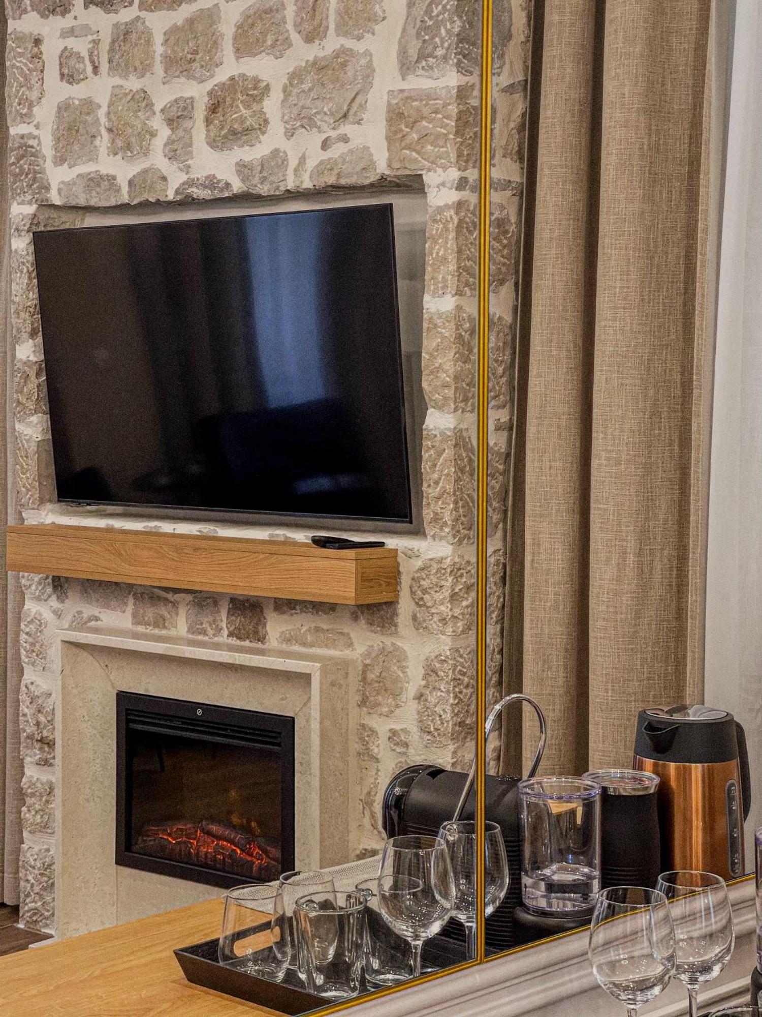 Hive Luxury Suites By Mn Property Kotor Extérieur photo